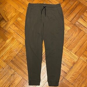 Old Navy Acitve Men’s Dynamic Fleece Jogger Olive Green Size M Used